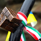 Illustration for article titled Svejk és a Szabadság után a Rubik-kocka is kapott miniszobrot Ungváron